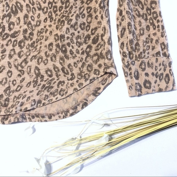 ARITZIA WILFRED Leopard Print Henley in Malt - Picture 5 of 6